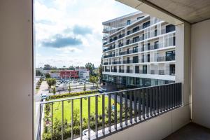 Modern & Minimalistic Apartment - Garage & Balcony