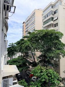 Copacabana Beach Studio Steps to the Ocean Prime Location