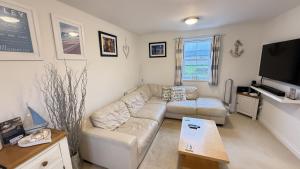 Paws and Relax - Part of the The Bay Filey Holiday Village with pool, gym and direct beach access, pub, restaurant, tennis and meadows walks