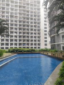 Affordable Condo Staycation Near Airport