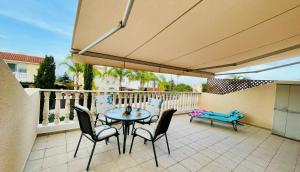 Sea View Family Apartment with Pool