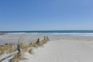 North Wildwood Condo with Pool, Walk to Boardwalk!