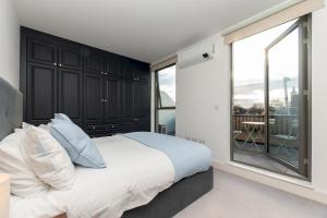 Beautiful 1BR Huge Terrace 17 mins central London - Pass the Keys