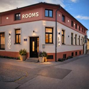 Imaginator Rooms Pool & Spa