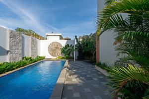 Kubu Deandari by Tanya Pink