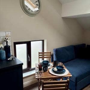 Cosy Parbold Apartment Steps form train station