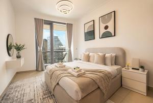 Burj Vista! Great High Floor View! Mall Connected! Amazing Pool, Gym and Location!