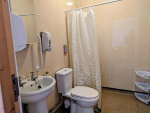 Ensuite rooms, self-catering in shared kitchens