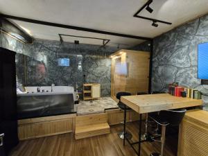 Private Home Sea and Europe Sq