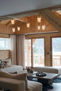 Beautiful chalet with views