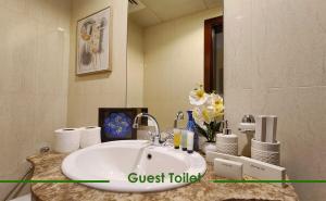 BlueHorizon In Pearl, 2BR with city & sea view 1304
