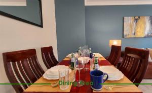 BlueHorizon In Pearl, 2BR with city & sea view 1304