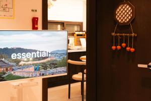 New Open Special Price Hongik University Station Walk 4 minutes 3 rooms only 20 pyeong Hanok Emotional Stay Neat Modern Cozy Full Amenity