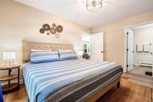 Pleasant River 3 bed | 2 bath, Hot Tub
