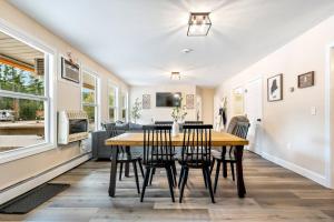 Pleasant River 3 bed | 2 bath, Hot Tub