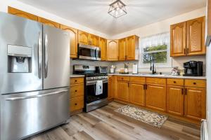 Pleasant River 3 bed | 2 bath, Hot Tub