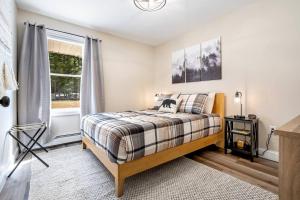 Pleasant River 3 bed | 2 bath, Hot Tub