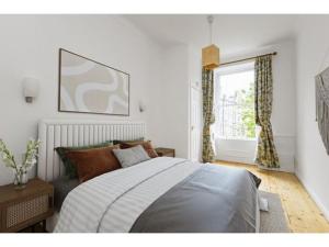 Luxurious Victorian 3 Bed Flat in the Heart of Edinburgh