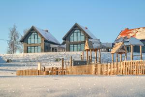 "Wioska Wakacyjna Glamila" Mazury, nad jeziorem, podgrzewany basen, Glamping i domki rodzinne