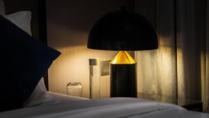 Prime 1BR Downtown Dubai Mall Walk Burj Area