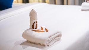 Prime 1BR Downtown Dubai Mall Walk Burj Area