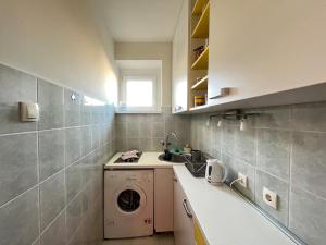 Bright modern downtown studio