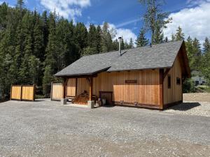 Explorer Creekside Cabin - Private Hot Tub