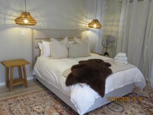 Rustic Hills 37 Self-Castering