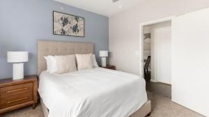 Landing Modern 1BD Clubhouse Pool