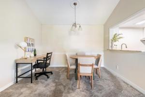 Landing Modern 2BD Tennis Court Gym