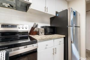 Landing Modern 2BD Tennis Court Gym