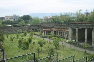 Oplontis Garden - holiday apartment near Pompeii