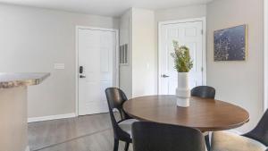 Landing Spectacular 2BD Gym Courtyard