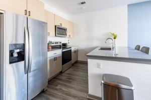 Landing Spectacular 1BD Gym Courtyard