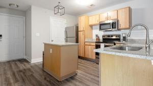 Landing Incredible 2BD Clubhouse Gym