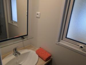 Mobil-home spacieux, grande terrasse ,piscine en été