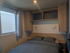 Mobil-home spacieux, grande terrasse ,piscine en été