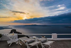 Honeymoon Suite with Hot Tub and Caldera View