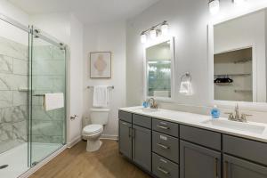 Landing Stunning 2BD in Manhattan Harbour