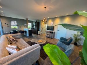 Bad Hoophuizen Chalet Deluxe mit Zaun Nr Zuiderzee 66