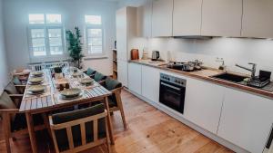 Premium Residence, Stunning Views Overlooking the Central Station & City, Sleeps 18