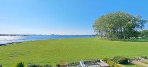 Moderne woning direct aan het Veerse Meer, dichtbij Zeeuwse kust VP054