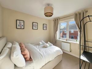 The Cobblestone Townhouse by Fortuna Property Portfolio