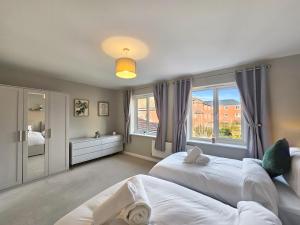 The Cobblestone Townhouse by Fortuna Property Portfolio