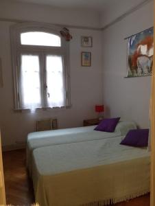 Close to Obelisk 2 bright and quiet