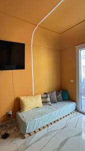 Golden Waves Seaview Apartment