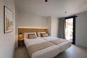 Hugo Beach Hotel & Apartments