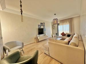 2BR Sea View Apartment - Balcony I Parking