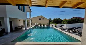 Mare`s House Private Apartment with Pool