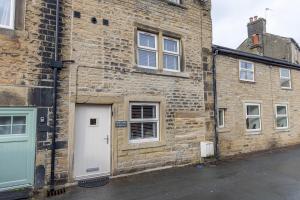 SPINDLE COTTAGE - Riverside cottage on the edge of the Peak District
